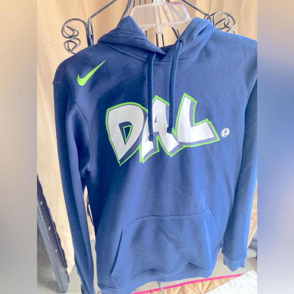 Nike Dallas Mavericks blue hoodie, size M